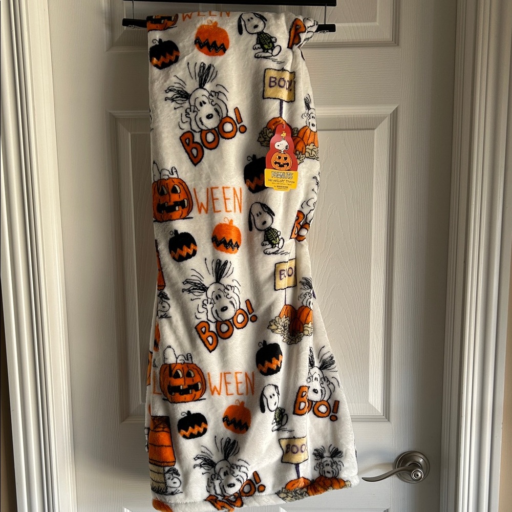 Snoopy Festive Halloween Throw